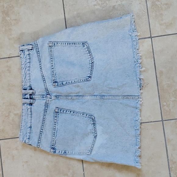 H&M Blue Denim Jeans Skirt Buttons sz 8 - Picture 5 of 9